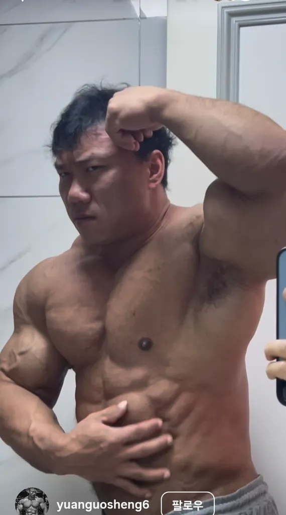 아 돌근육남에게 ㄱㄱ당하고 싶다